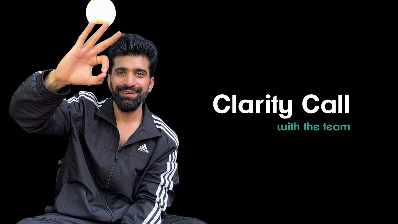 Dr Umesh Wadhavani explaining clarity call process with his team for personalized lifestyle coaching and practical nutrition guidance